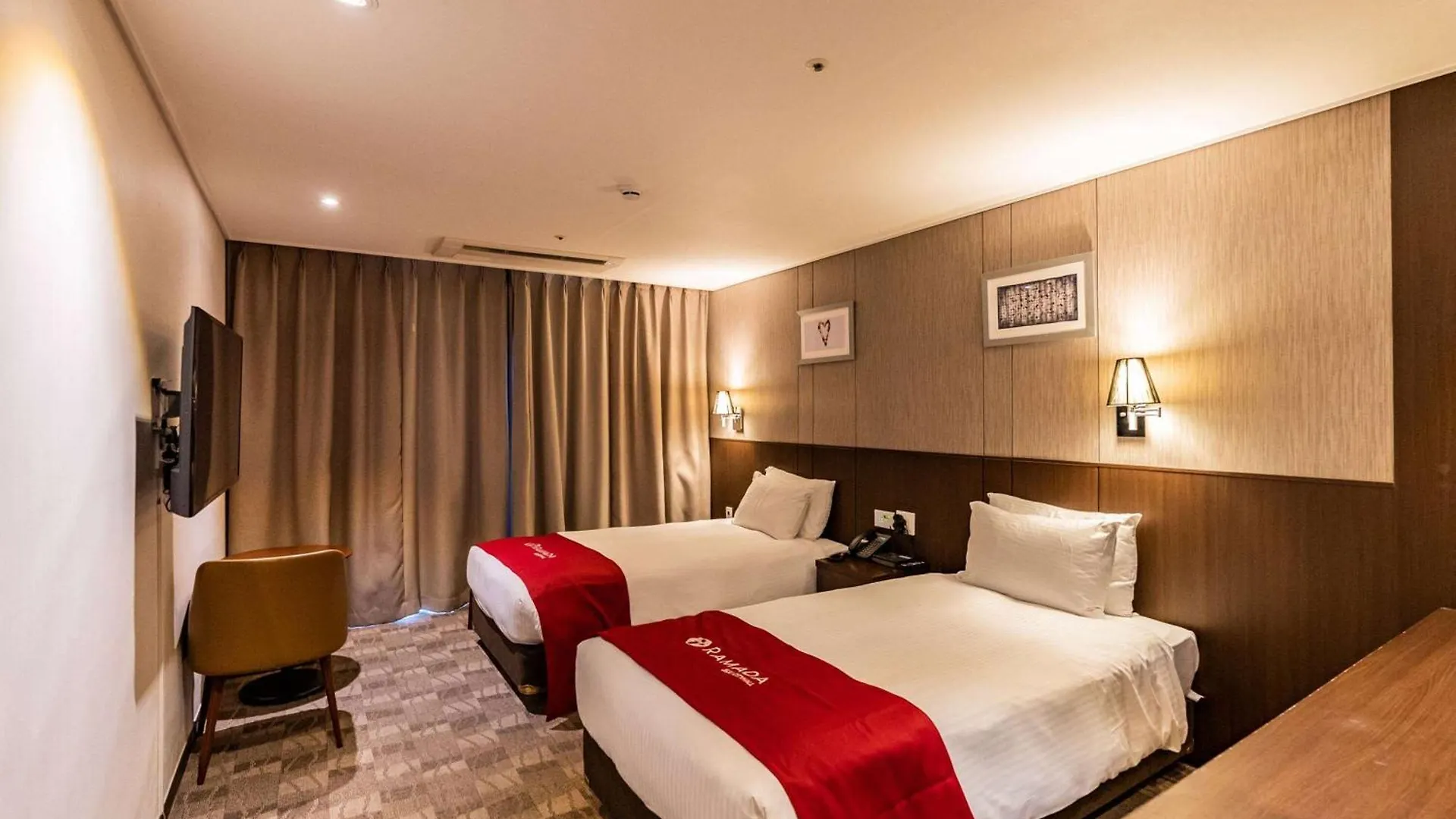 Hotel Ramada By Wyndham Jeju City Hall